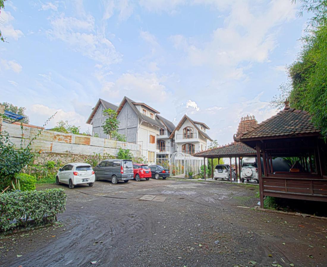 D'Journey Hotel Lembang Eksteriør bilde