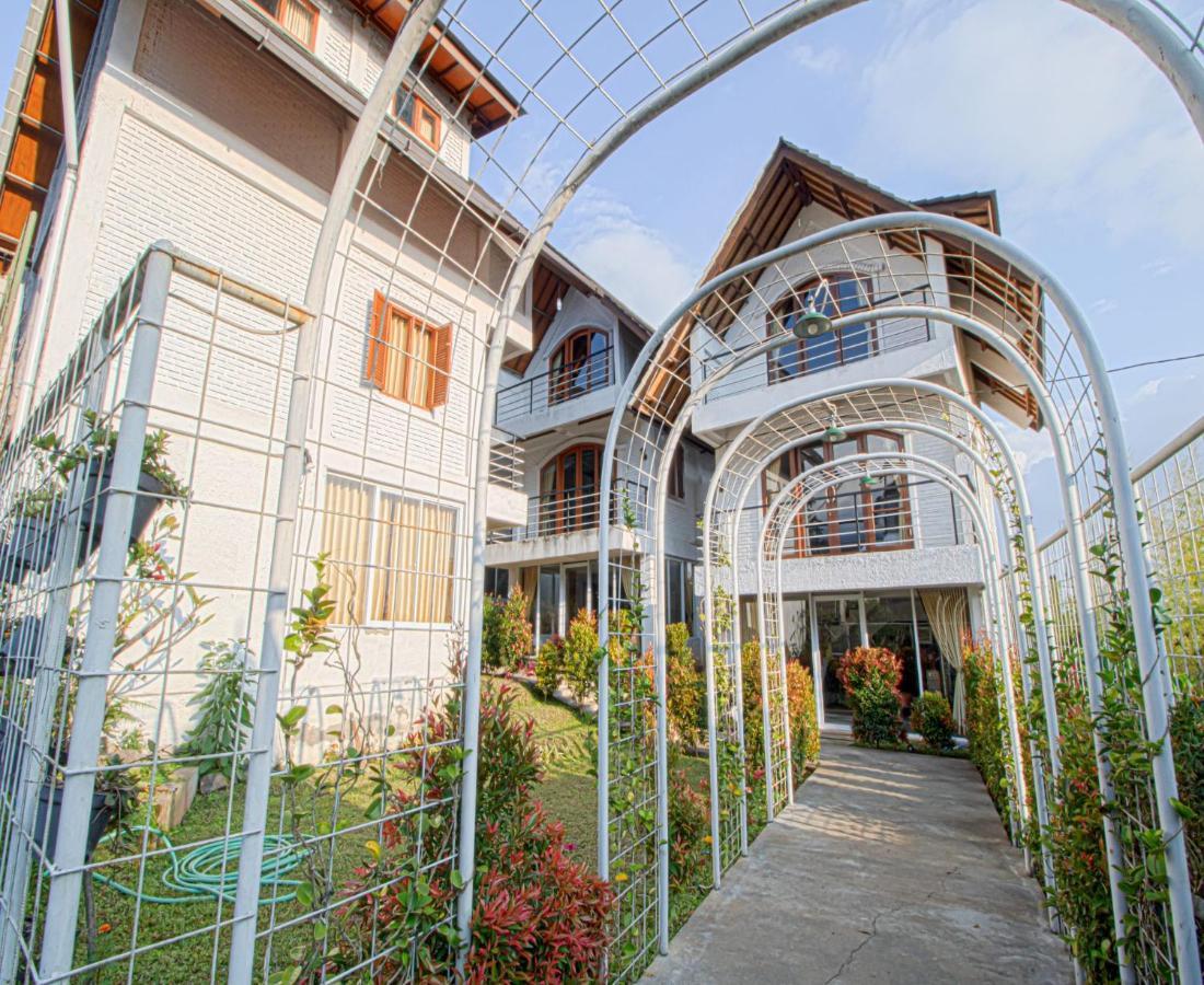 D'Journey Hotel Lembang Eksteriør bilde